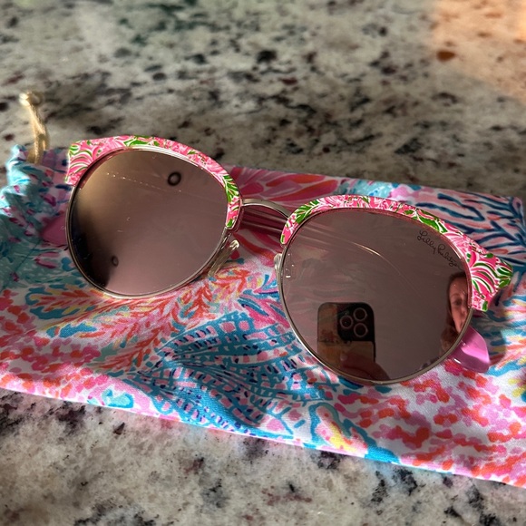 Lilly Pulitzer Polarized Sunglasses - Picture 2 of 5
